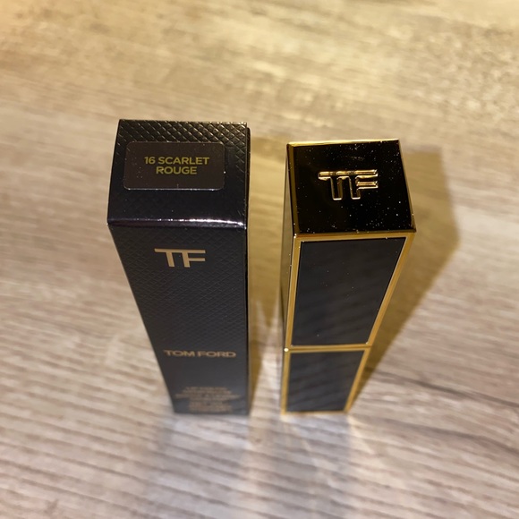 Tom Ford Satin Matte Lipstick Scarlett rouge - Picture 3 of 5